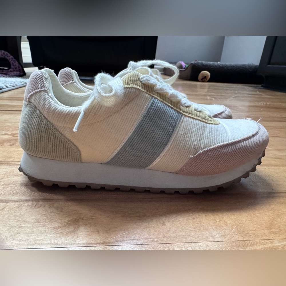 Dirty Laundry Women's Pastel Multicolor Runner Sneakers - Cream, Pink, Gray